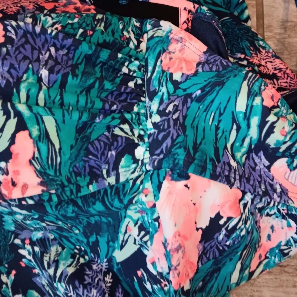 Old Navy Women’s Floral One Piece Swimsuit - Picture 8 of 14